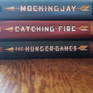 Hunger Games book set🏹